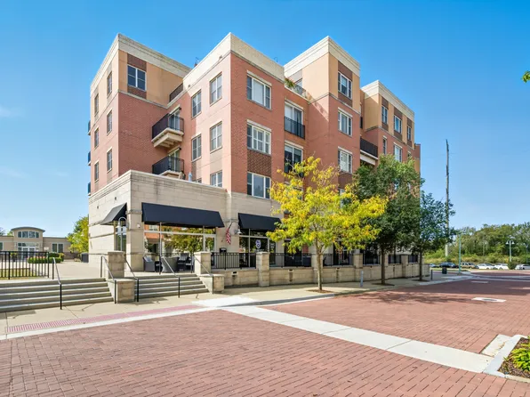 300 Village Cir Unit 203, Willow Springs, IL 60480