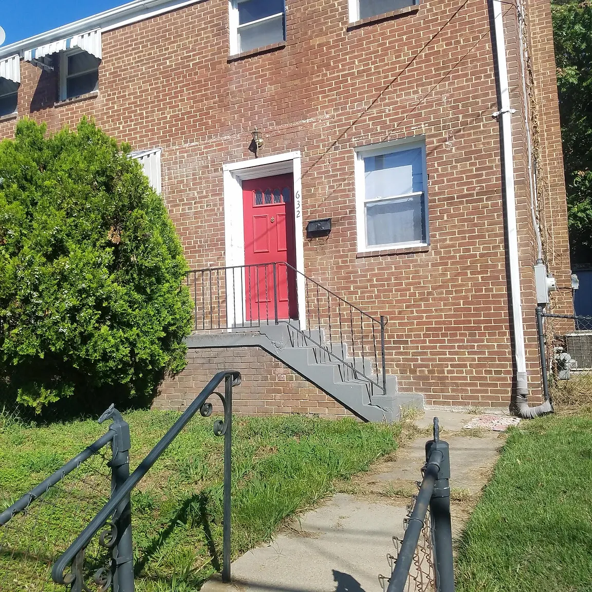 632 Burns St SE photo 1