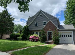 11 Hallron Rd, Newton, MA 02462
