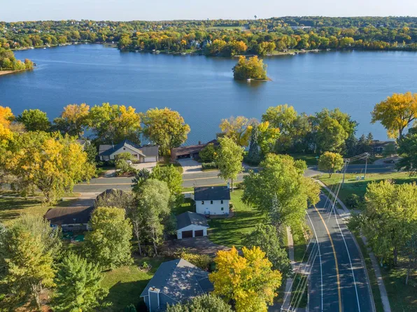 800 Crystal Lake Rd E, Burnsville, MN 55306