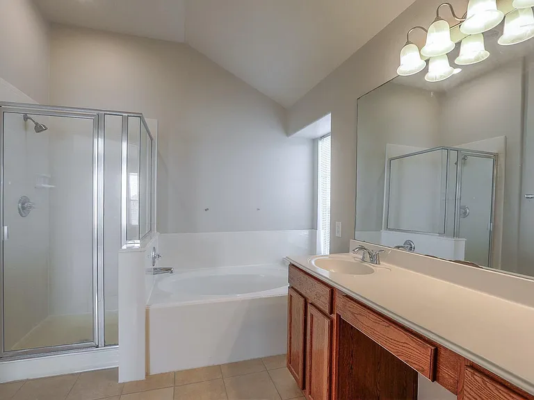 19819 Whispering Hollow Ln — Photo 16