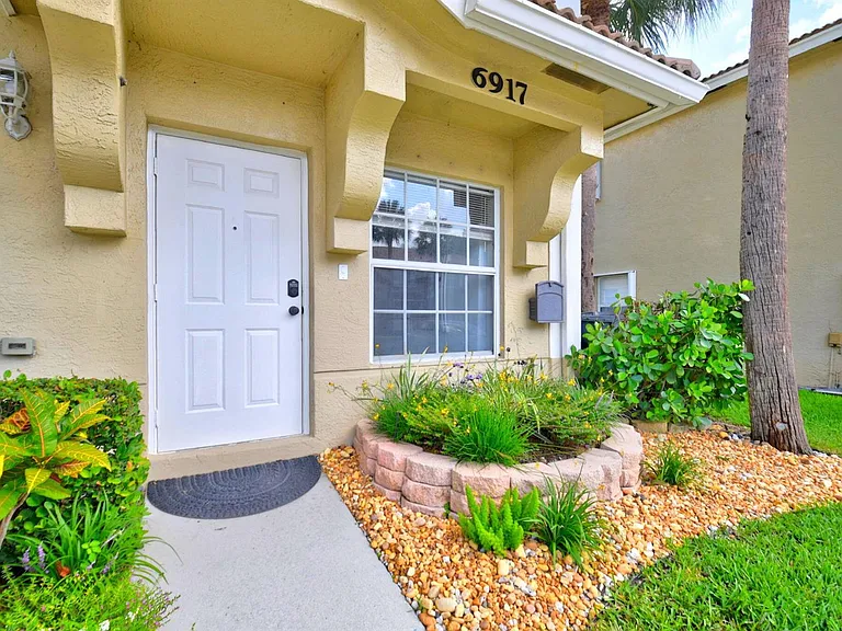 6917 Crooked Fence Dr — Photo 12