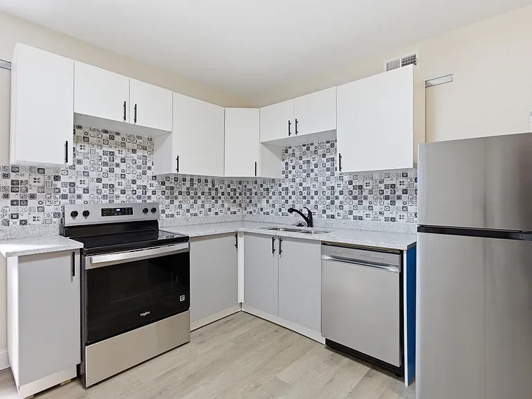 4635 John R St #4 — Photo 5