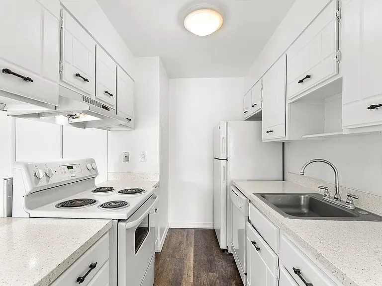 Mohawk Junior — Photo 3