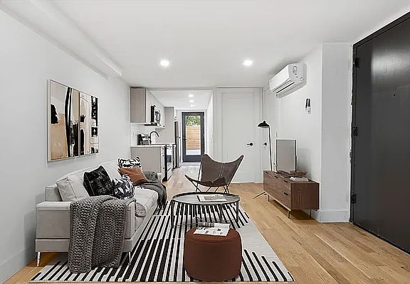 4th image of 203 Cornelia St Floor 1