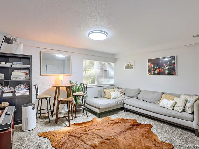 1190 Poplar Ave — Photo 17