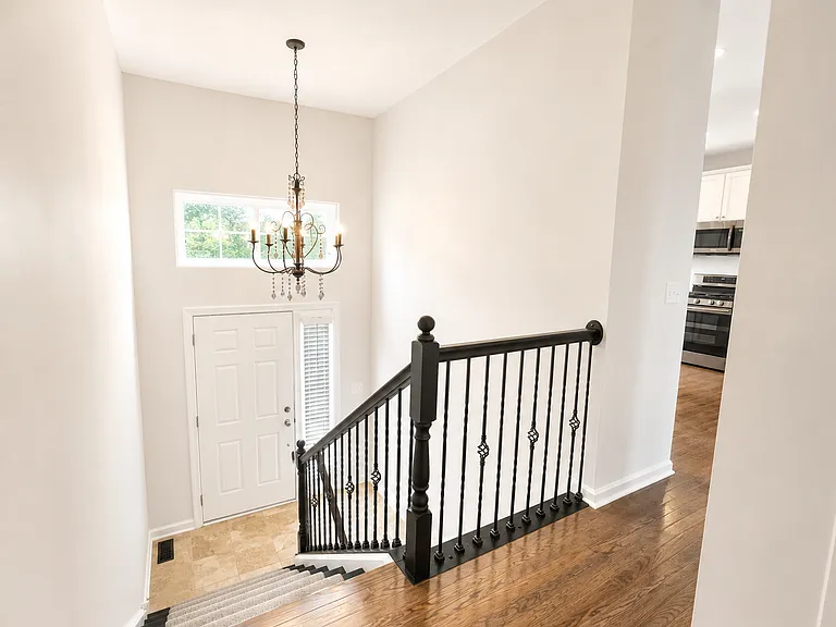 95 Valencia Pkwy — Photo 18