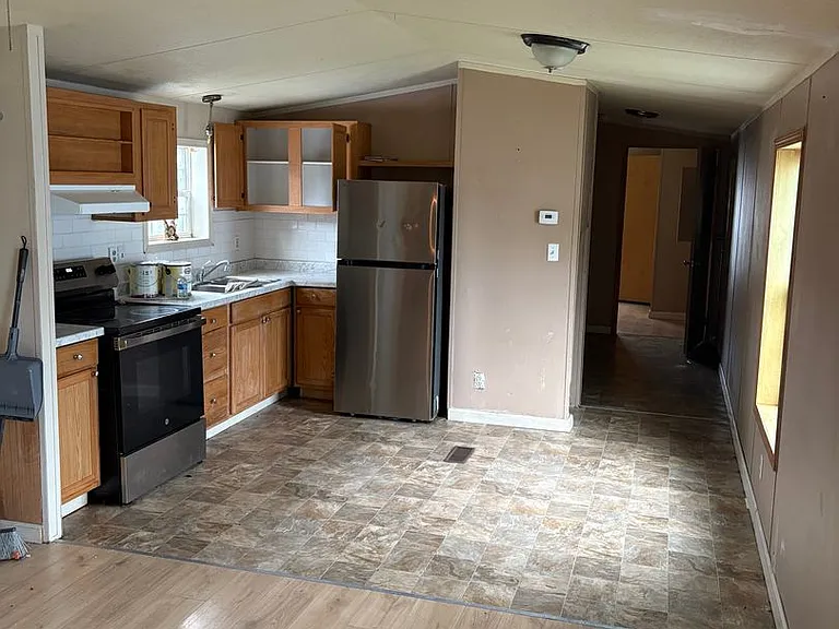 300 Hickory St — Photo 16