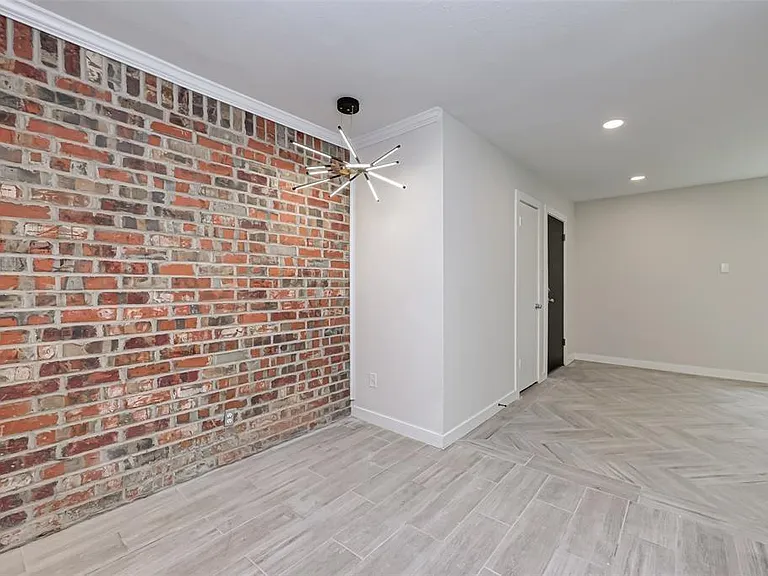 1747 Wroxton Ct #2 — Photo 8