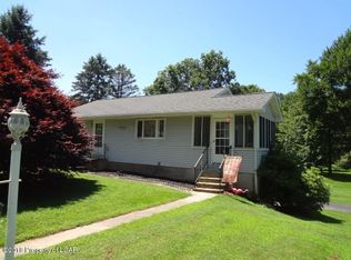 318 Upper Demunds Rd, Dallas, PA 18612