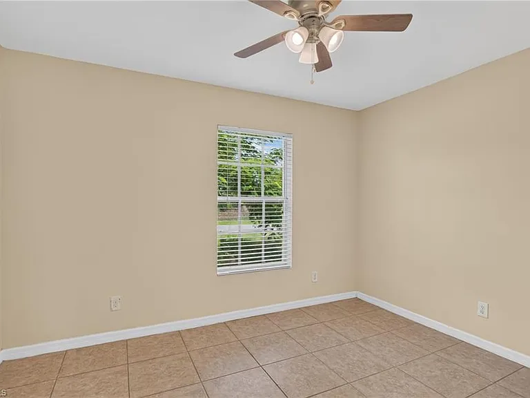 523 SE 25th Ln — Photo 22