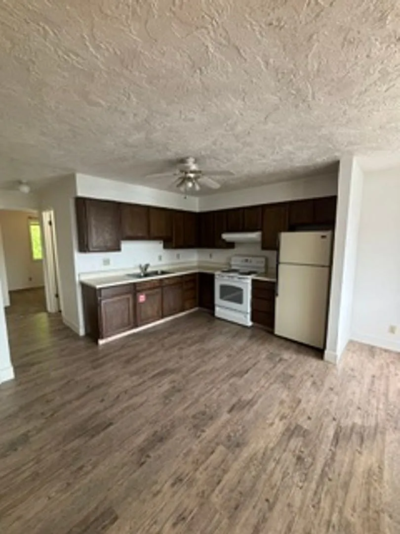 Wayside Manor — Photo 4