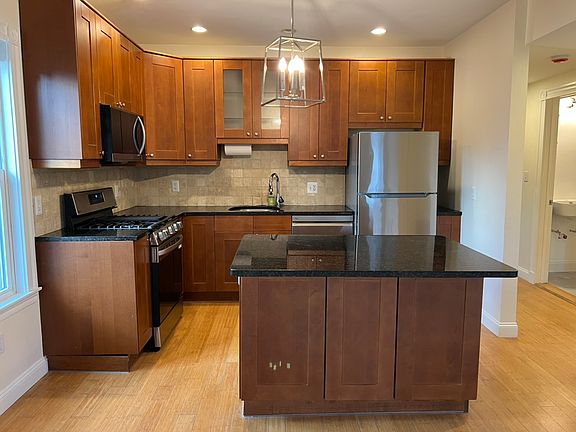 Brand new stove and microwave. Disposal.