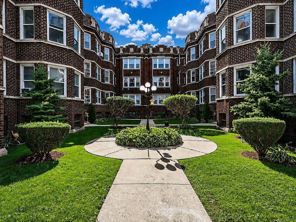 1st image of 827 W Cornelia Ave APT 1S