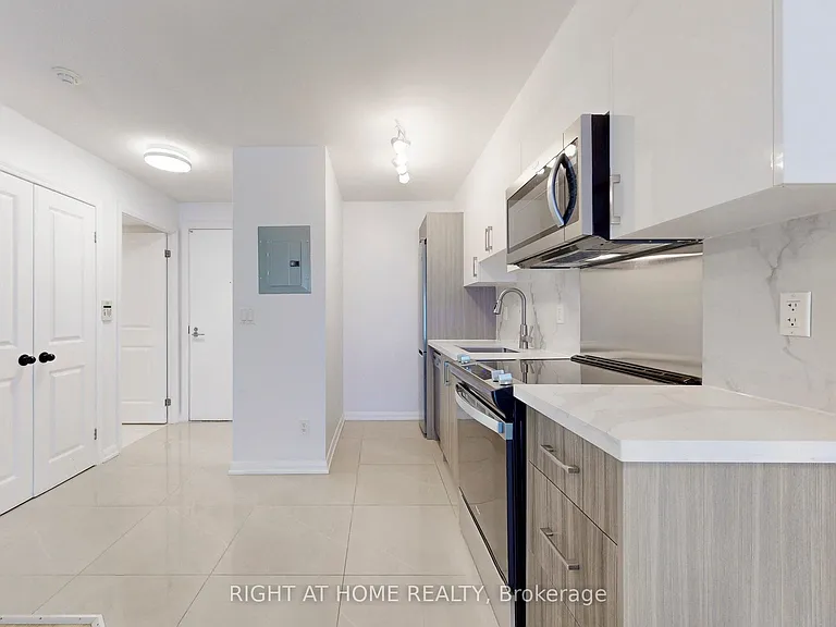 111 Elizabeth St #818 — Photo 12