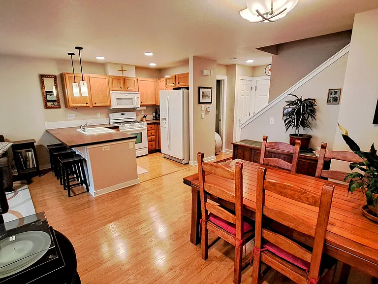 2593 Stonewall Ln — Photo 4