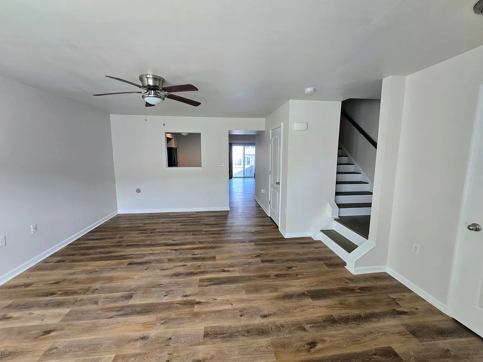 3 bed, 2.5 bath, 1520 sqft, $1,850 — Photo 2