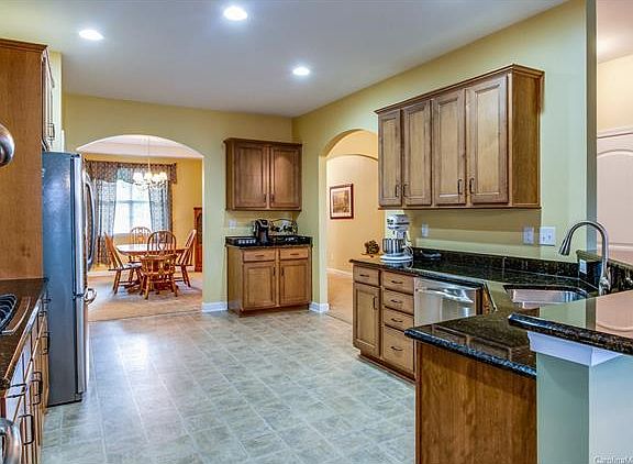 5th image of 154 Wellshire St #100