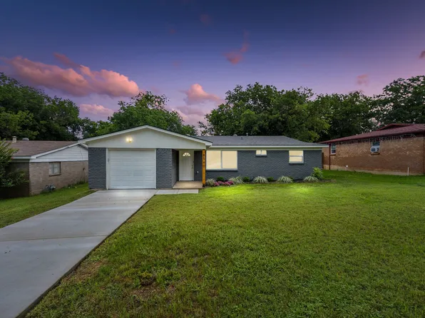 8540 Gibbs Dr, White Settlement, TX 76108
