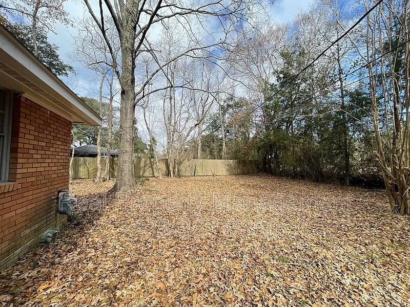 2 bed, 1.0 bath, 840 sqft, $1,200 — Photo 3