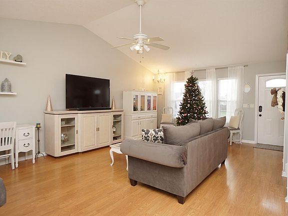 4th image of 820 Weeping Willow Ln