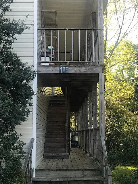 Building Photo - 195 Pineview Dr #B