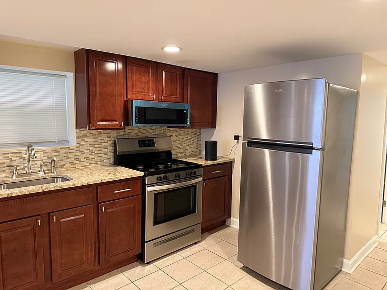 2252 N Laramie Ave #G — Photo 4