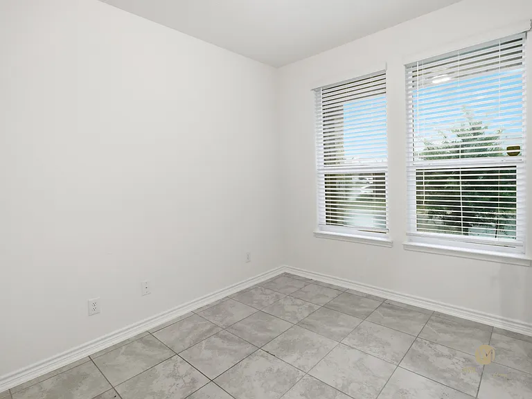 11414 Amberina — Photo 12