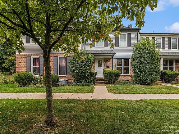 2nd image of 3394 Burbank Dr