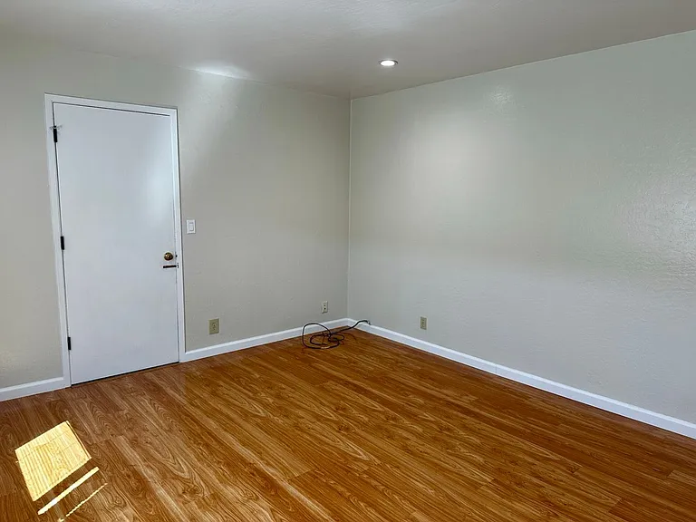 Charming 3 Bedroom, 2 Bath Duplex in Mountain View near Sylvan Park — Photo 5