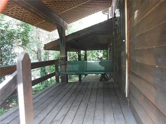 3rd image of 15484 Lake Shore Dr
