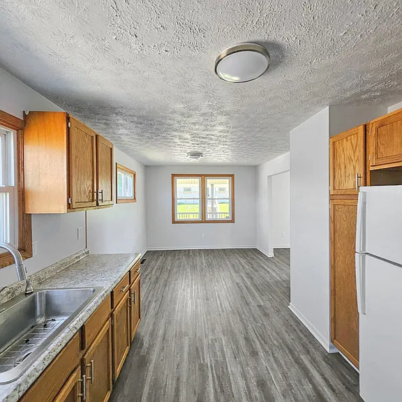 1645 Superior Ave NE — Photo 1