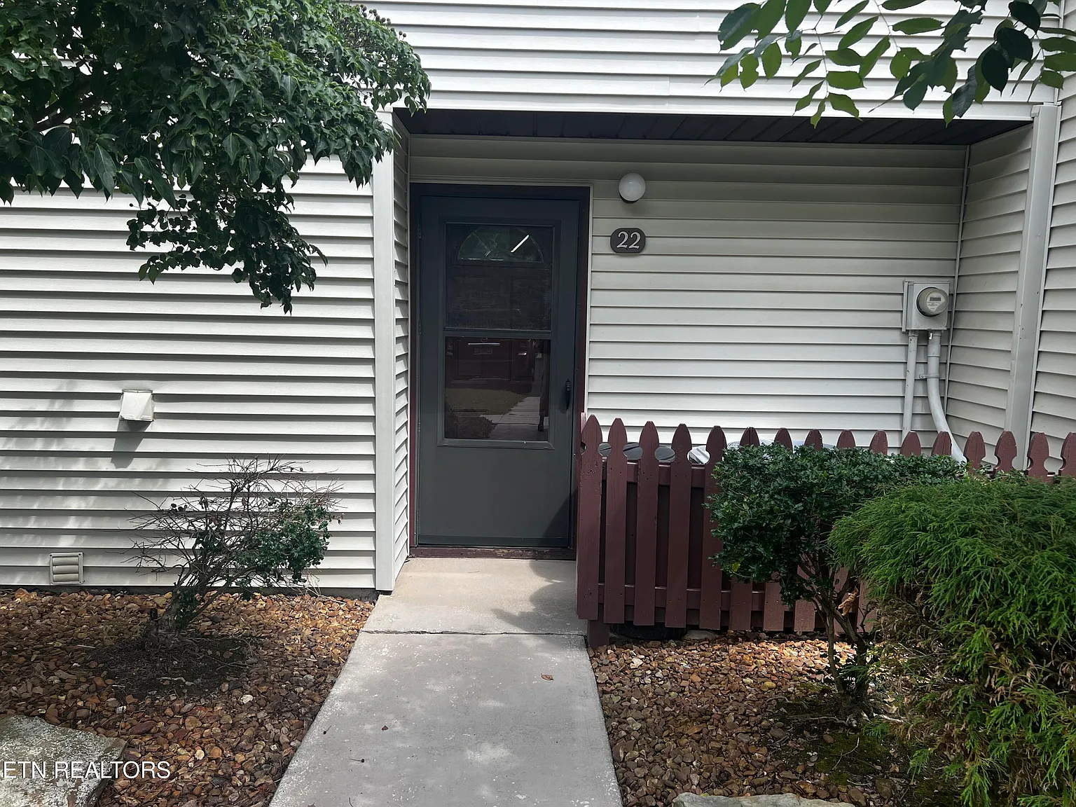 2 bed, 1.5 bath, 938 sqft, $1,300 — Photo 2