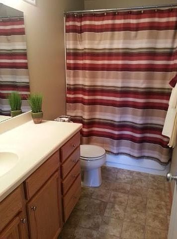 Full Bath Upper Level
