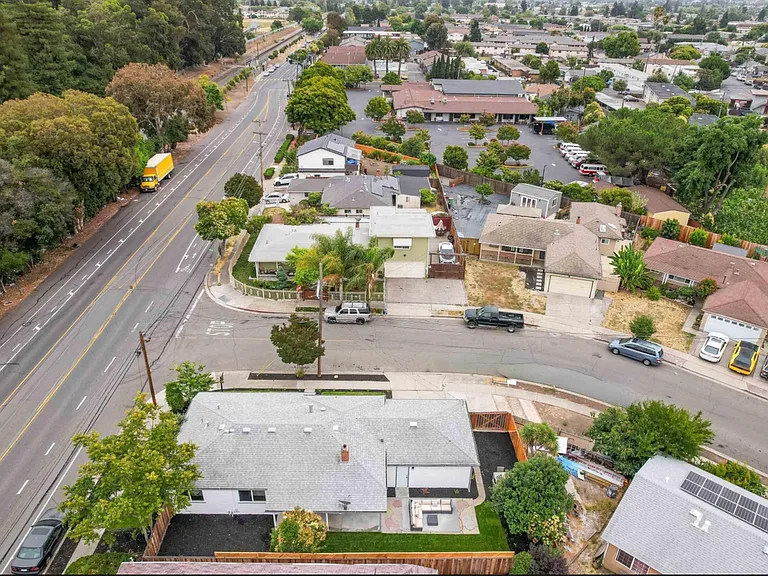 7 Newhall St — Photo 37