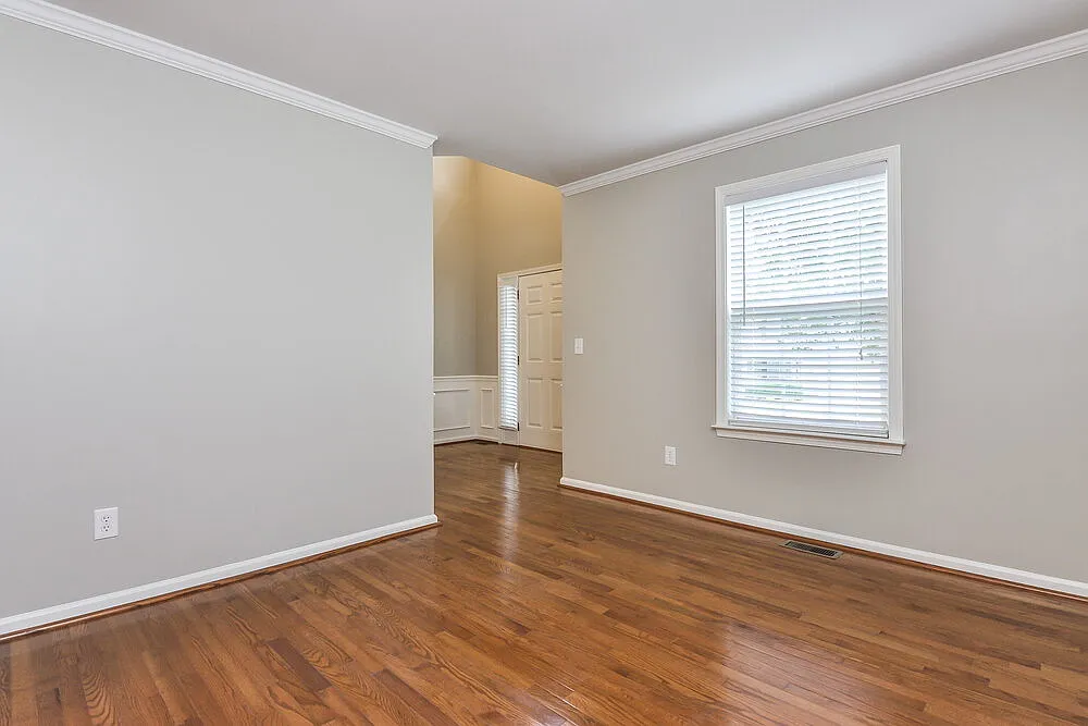 3 bed, 2.5 bath, 2220 sqft, $2,370 — Photo 2