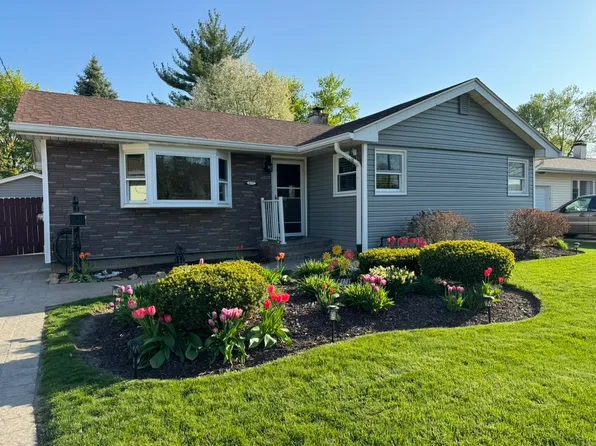 417 Adams St, Elgin, IL 60123