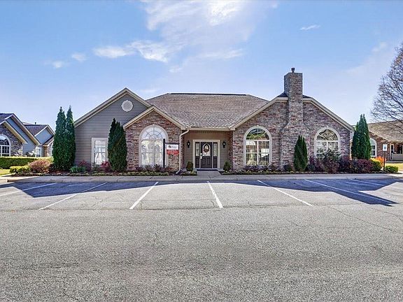 4th image of 1693 E Southfield Cir