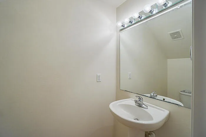 13911 NE 7th Ct — Photo 8