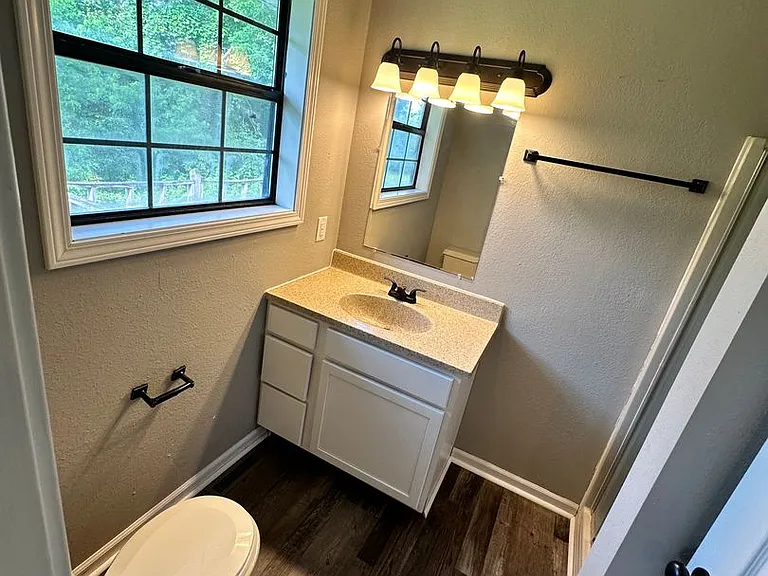 1009 Northwood Dr — Photo 6