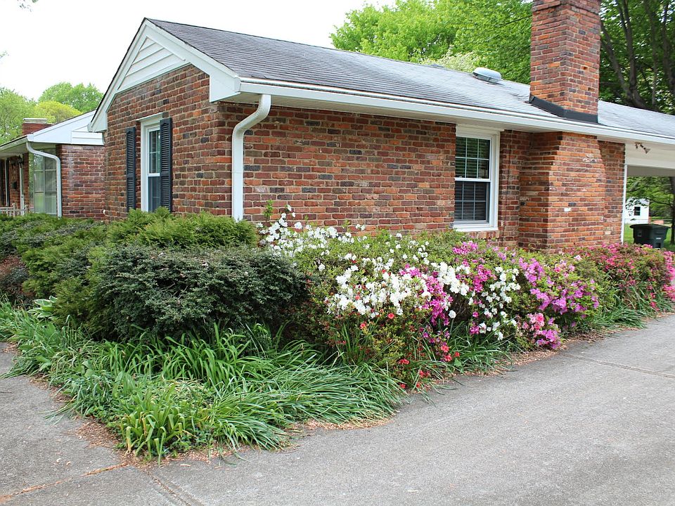 2nd image of 6304 W Friendly Ave