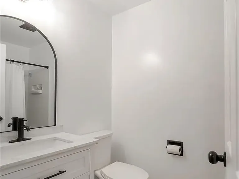 317 W 2nd St — Photo 11