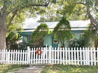 722 N Avenue B, Shiner, TX 77984