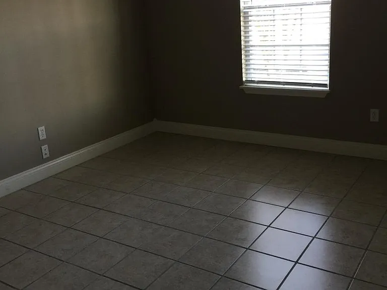 302 Veterans Ave #2 — Photo 5