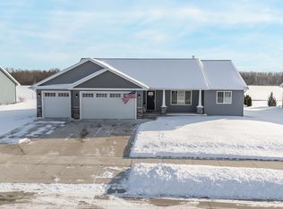 1851 White Dove Ln, Kaukauna, WI 54130