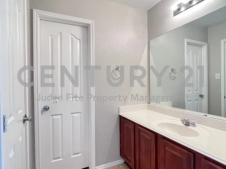 3104 Kennedy Dr — Photo 7