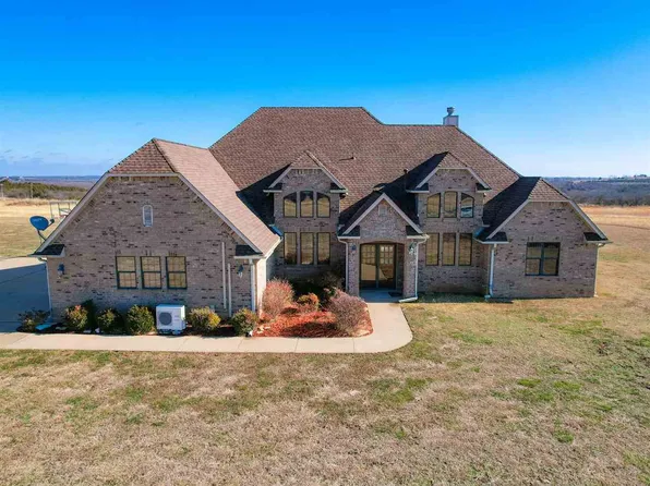 2011 Clifton Ln, Ponca City, OK 74604