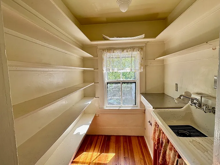 984 Chestnut St #2 — Photo 6