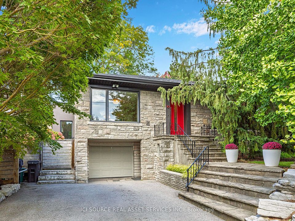 1st image of 10 Red Oaks Cres