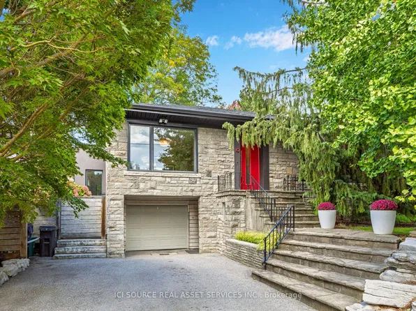 10 Red Oaks Cres, Toronto, ON M4G 1A5